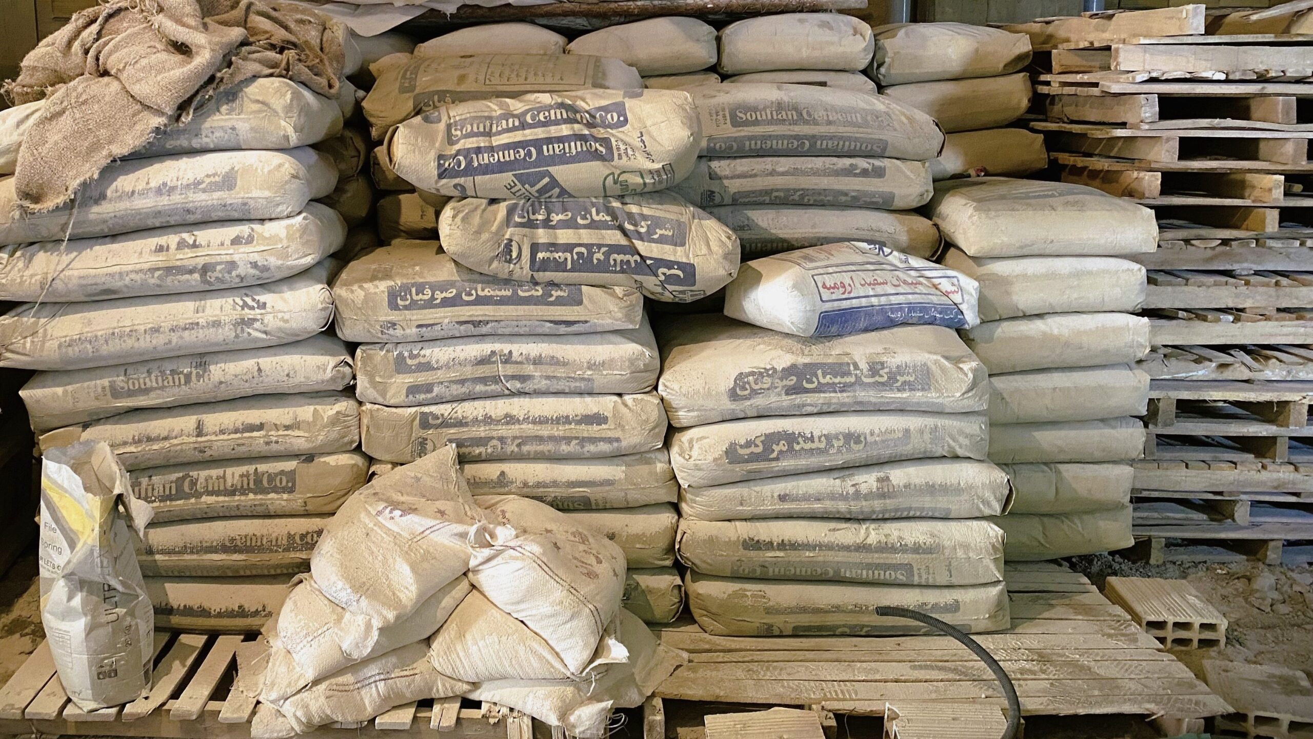 نگهداری سیمان و شرایط نگهداری سیمان سفید و سیاه| سیمان فرجاد